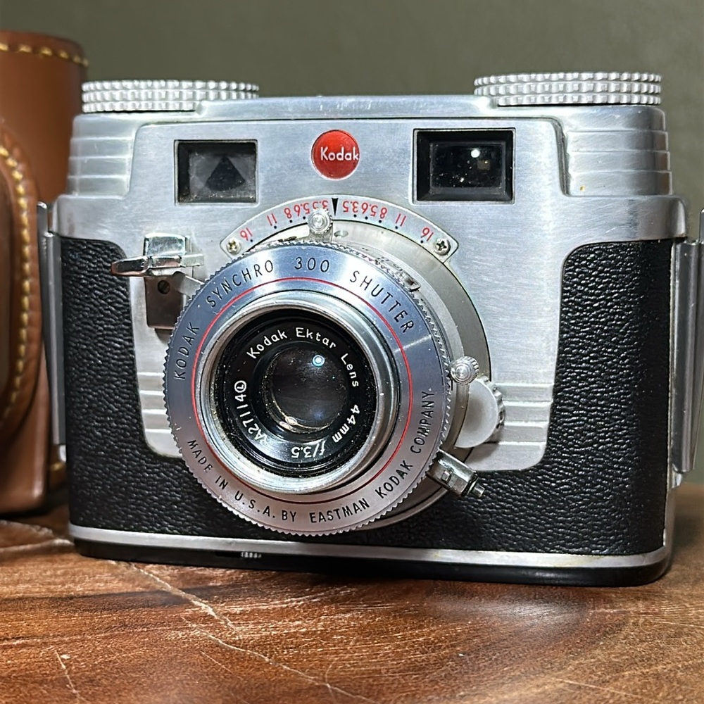 KODAK Signet 35 with Leather Kodak Case - Picture 3 of 16